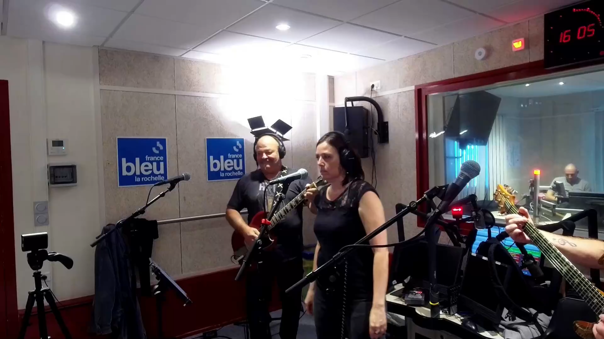 Cover Hell ain’t a bad place to be – AC/DC